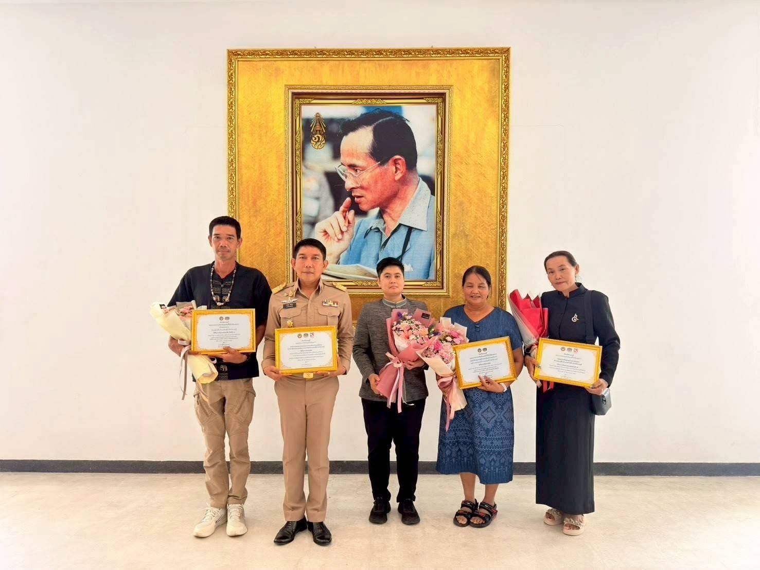 สพอ.สวนผึ้ง คว้าหลายรางวัลเกียรติยศ ในพิธีมอบรางวัลเชิดชูเกียรติคนดีศรีชุมชน ประจำปี 2569 จังหวัดราชบุรี